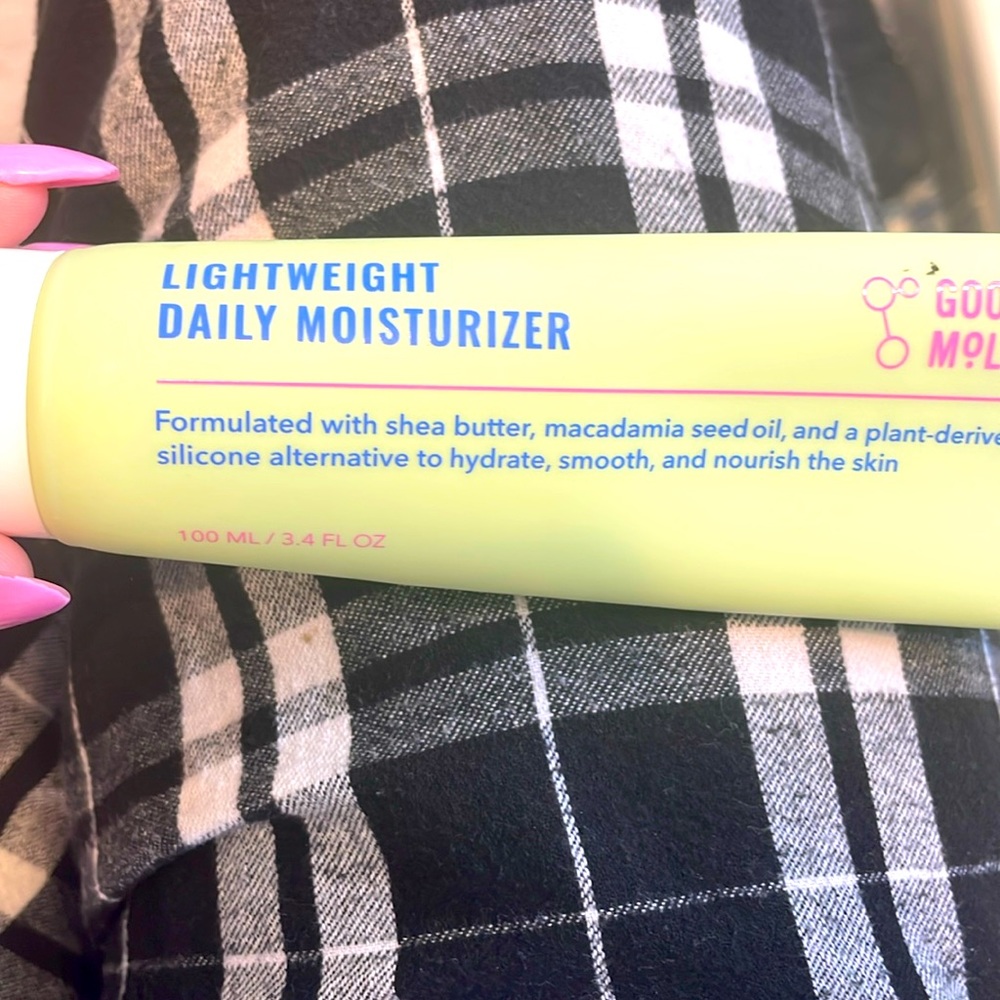 Good Molecules Lightweight Moisturizer!